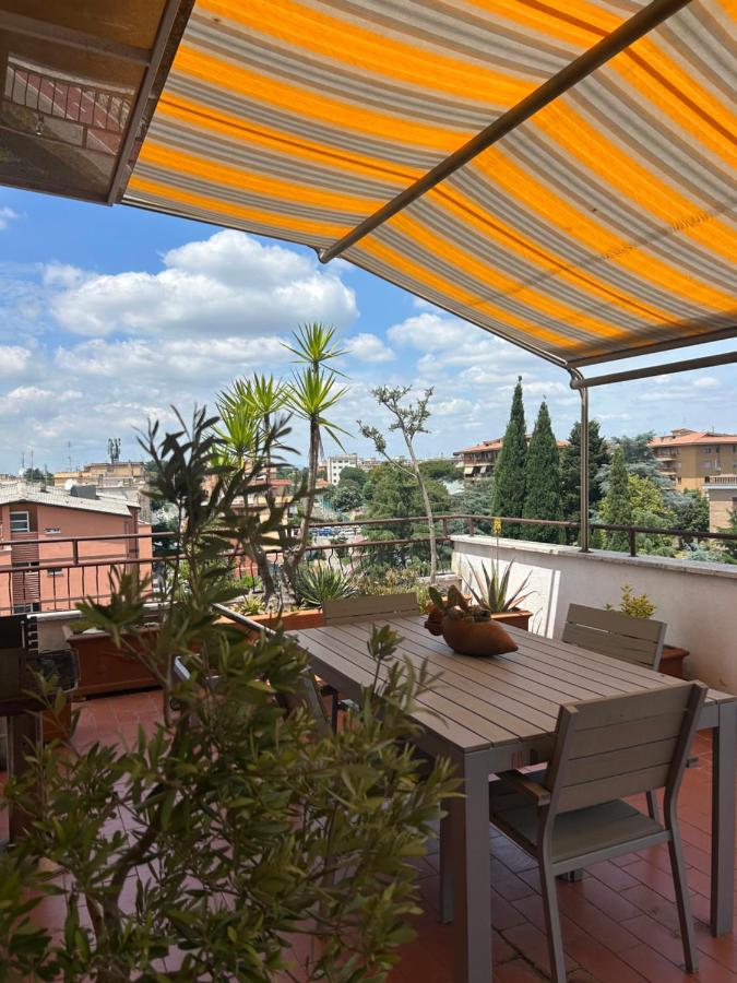 Appartamento con Terrazza vicino Gemelli e Vaticano - Chambres d’hôtes