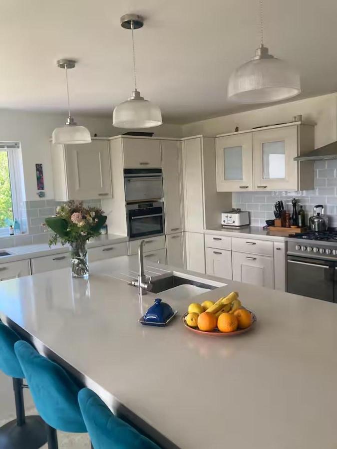 Galway Coastal Retreat - beautiful relaxing 5 BR Home with spectacular views of Galway Bay - B&B Galway