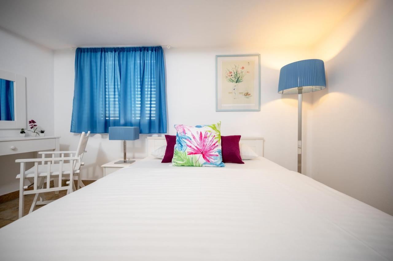 Apartment 3 mit 2 Schlafzimmern und Poolblick