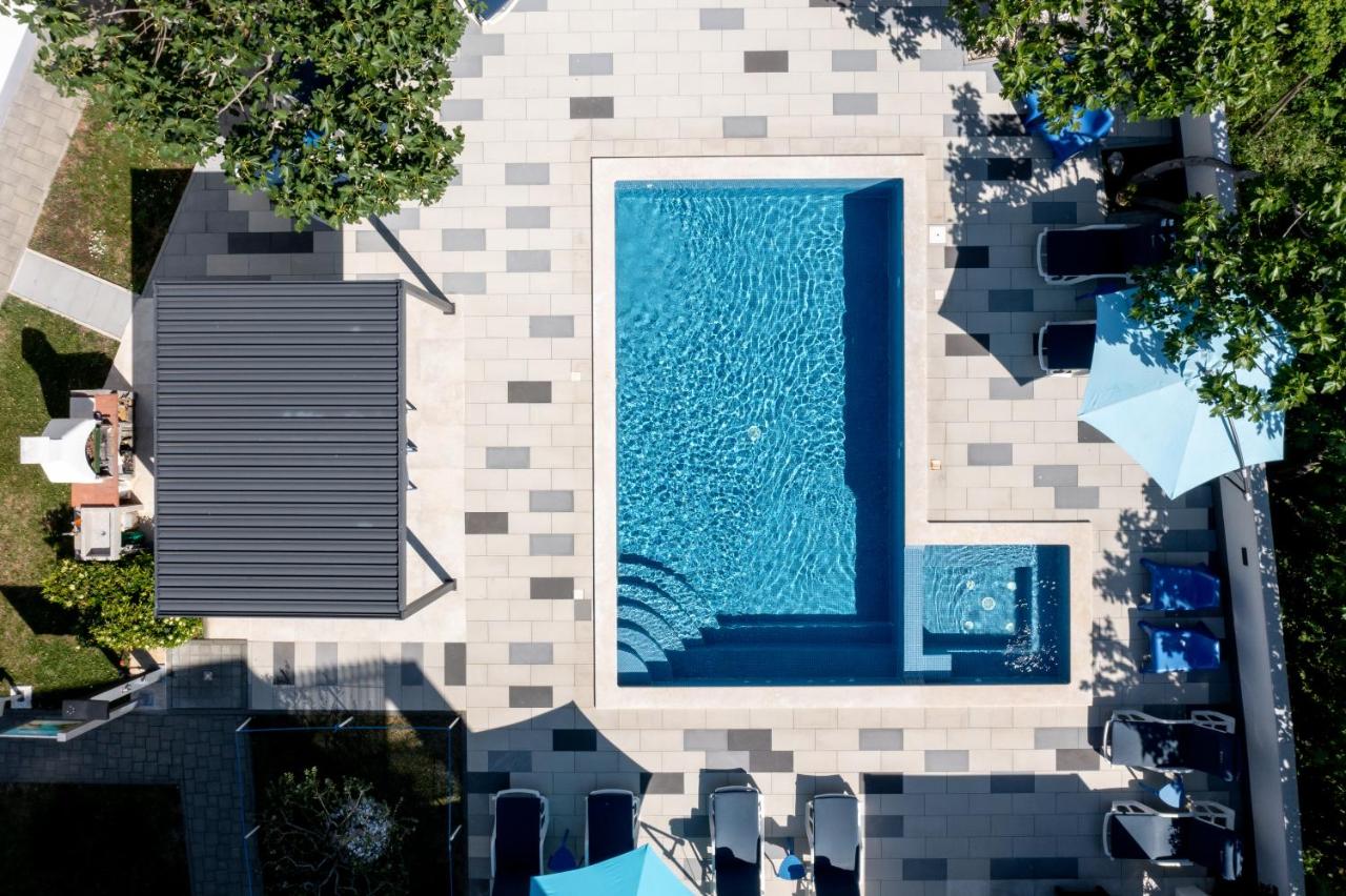 Adorami Apartments - Bed and Breakfast Baška