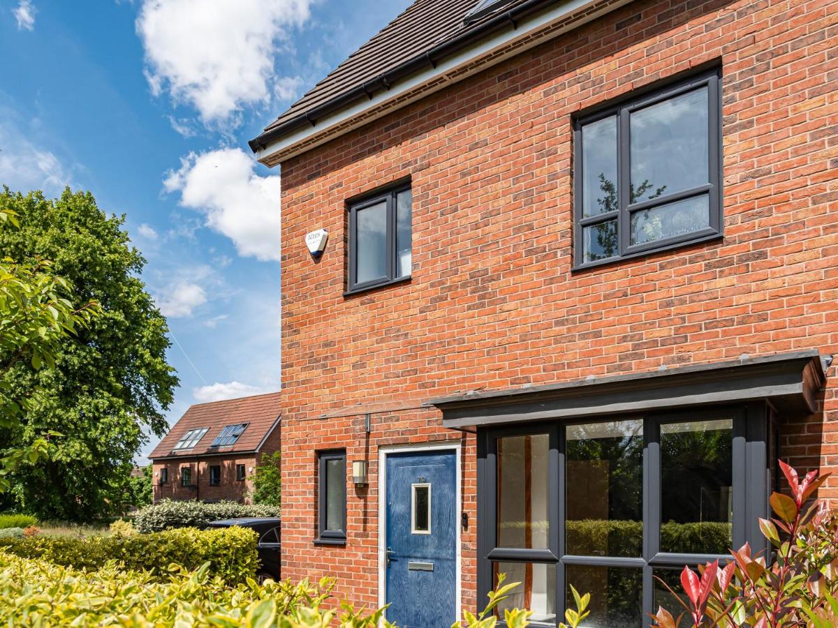 Chic Riverside Retreat Salford 4bd free parking - B&B