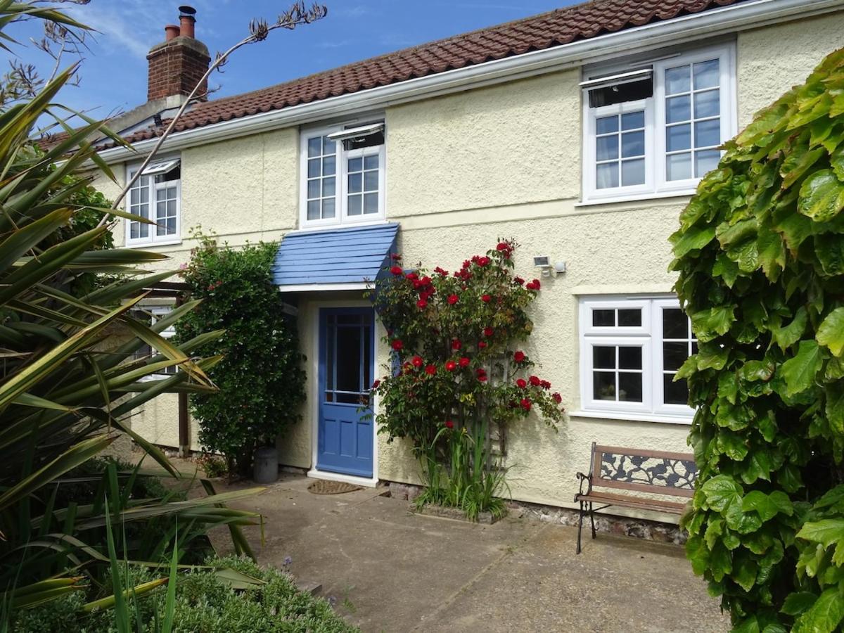Clipper Cottage - 1874 Wrecker's home - B&B Sea Palling
