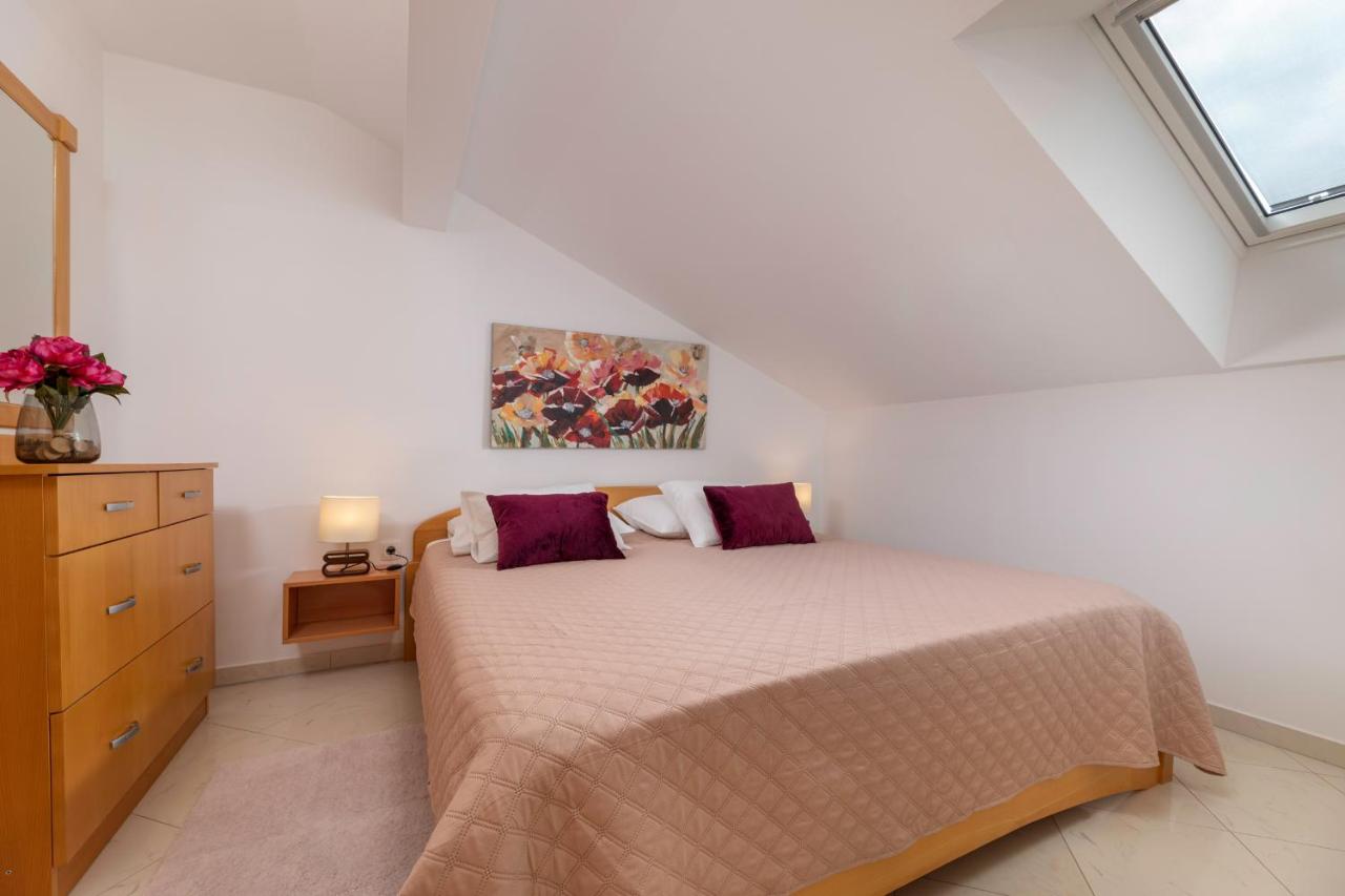 Two-Bedroom Apartment with Terrace and Sea View- Attic