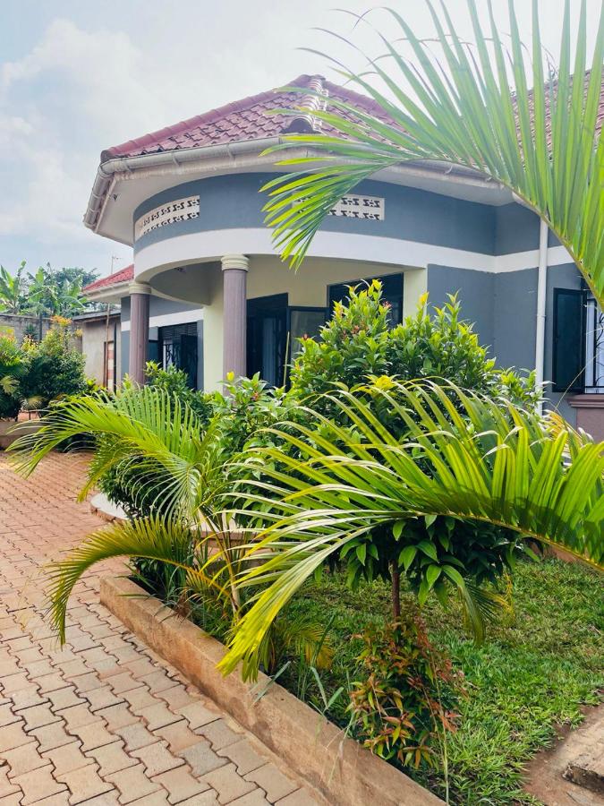 Home away Home - Ferienwohnung Kampala