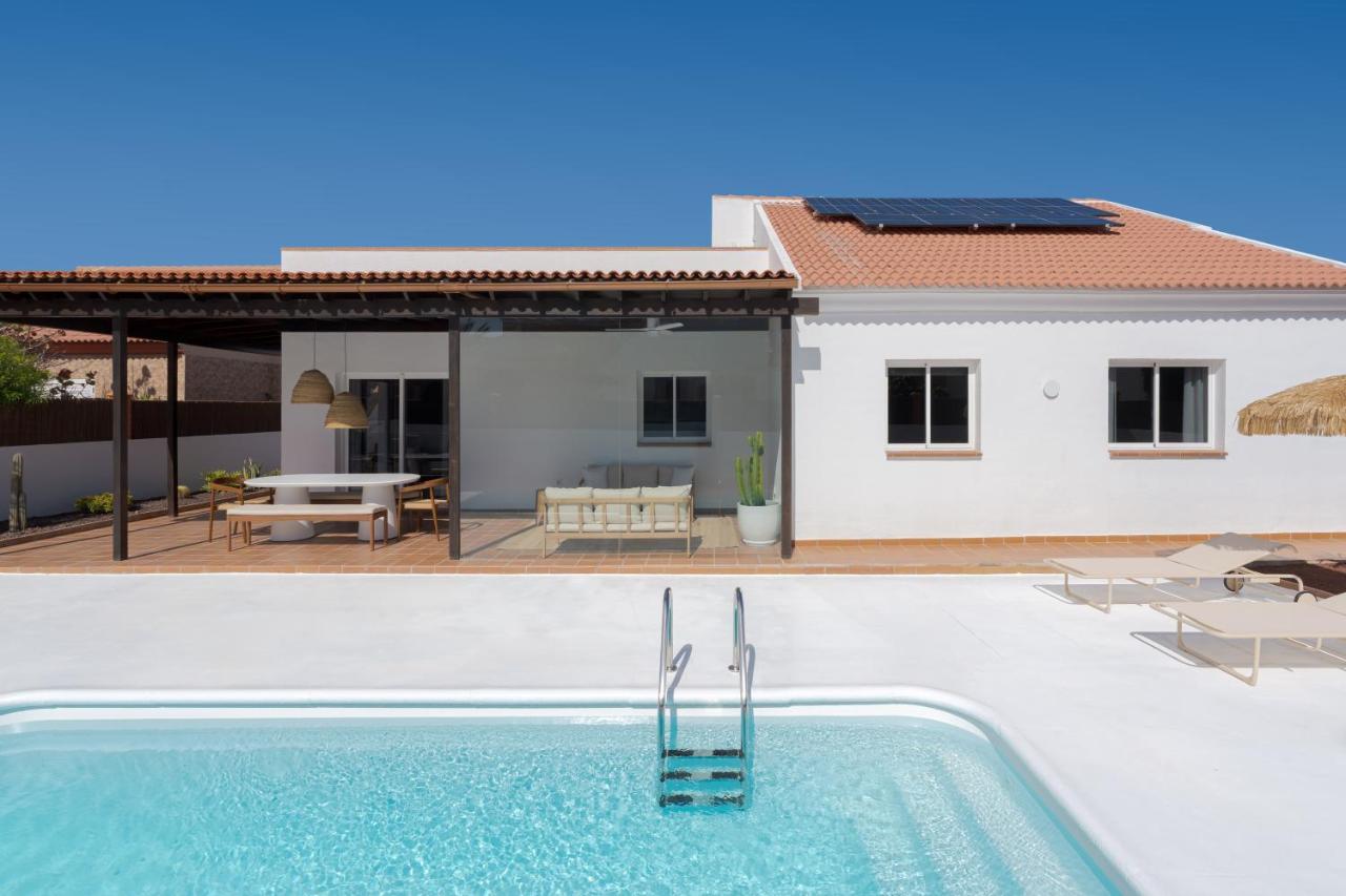 Villa Hikari - Design house with heated pool in Corralejo - Chambres d’hôtes Corralejo