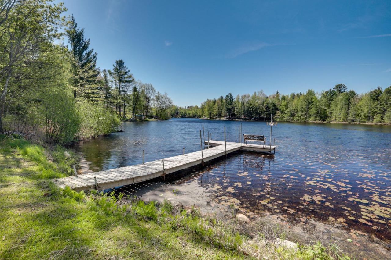 Lakefront Family Cabin with Views in Medford - B&B
