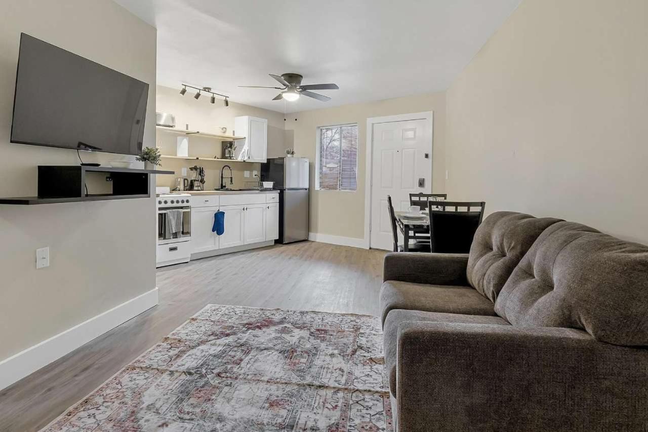 Modern Studio - Queen Bed Apartment - Chambres d’hôtes Huntsville