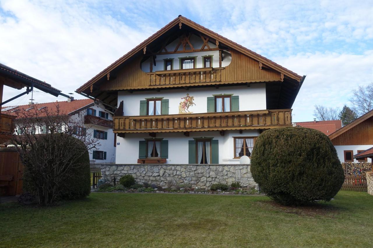 FeWo Reiter - Gemütliche Dachgeschosswohnung mit Ausblick - Ferienwohnung Reichersbeuern
