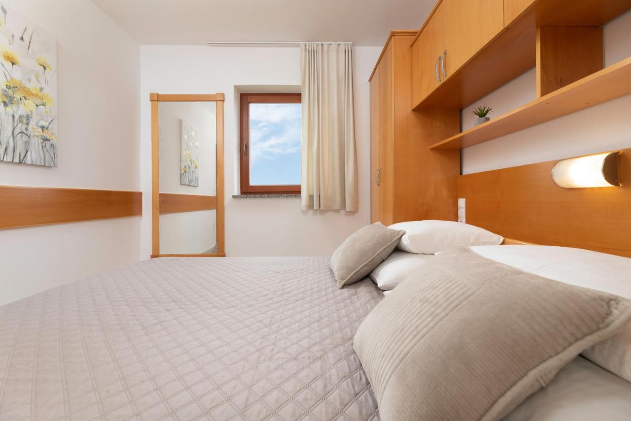Comfort One-Bedroom Apartment with Balcony and Sea View