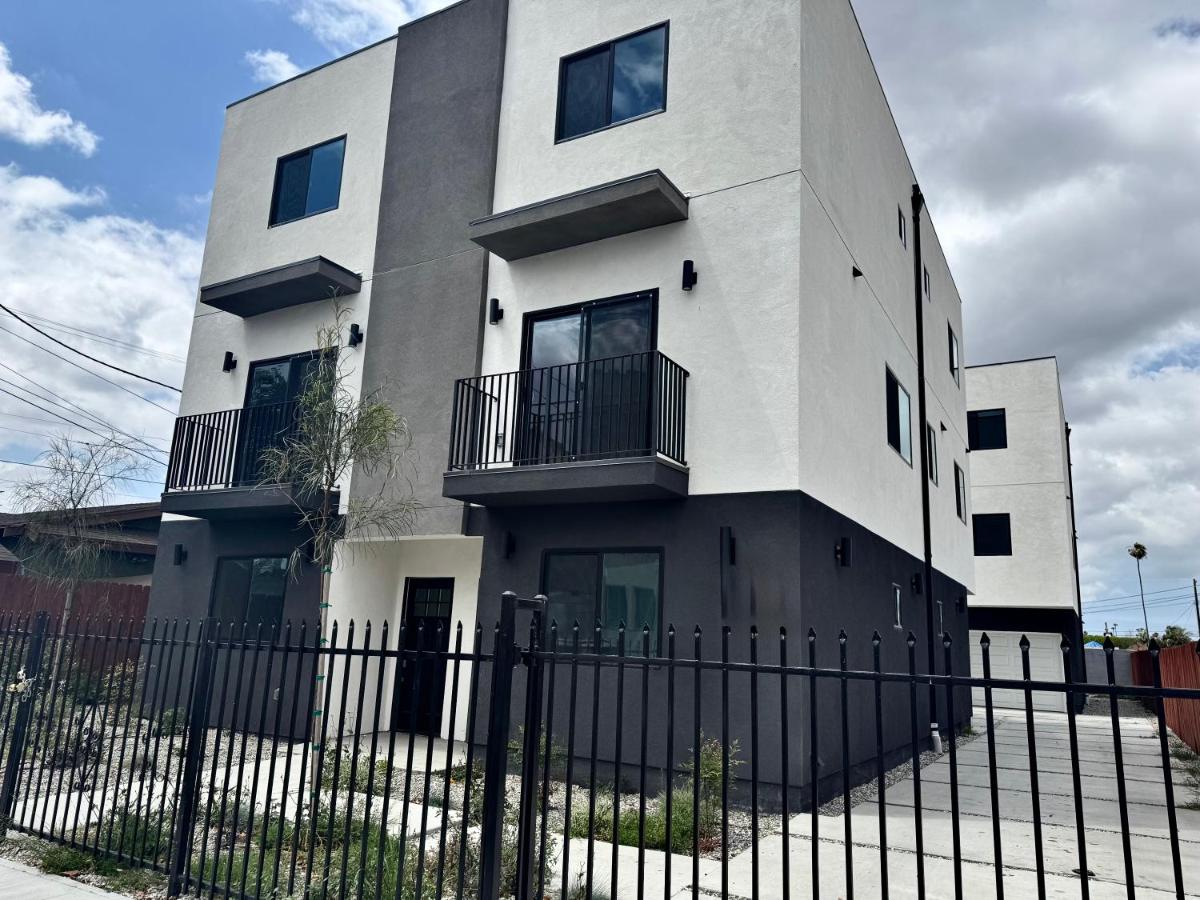 Hidden Gem in South LA- Roomy, Quiet & Central - B&B Los Angeles