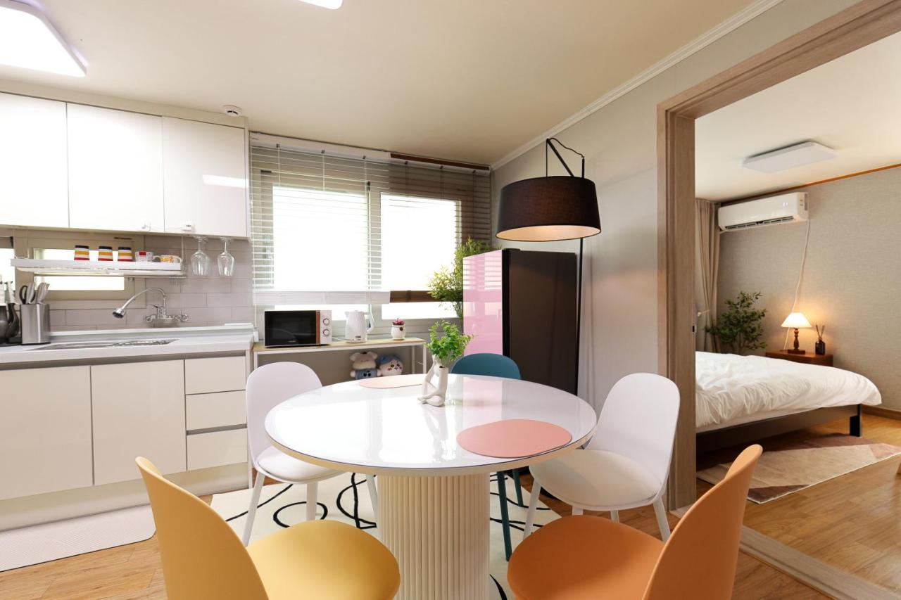 New! Cozy! #Grace Haven at Coex# wifi,Netflix,Youtube, 3-min Subway #Next to Coex# Gangnam District, Jamsil, Lotte world# - B&B Seul