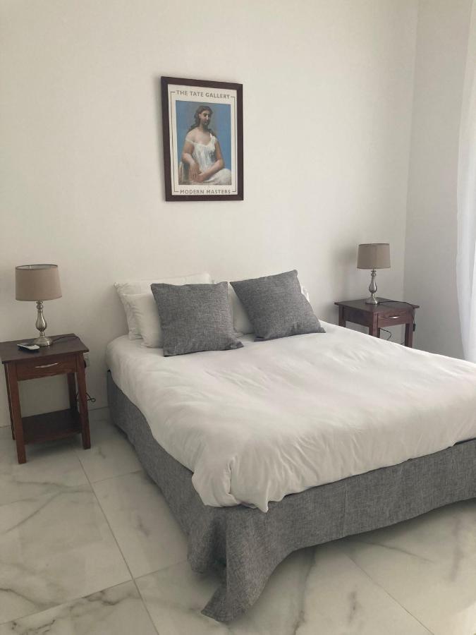 Bright 3BR with Sea Views in Central Sliema - Chambres d’hôtes Sliema