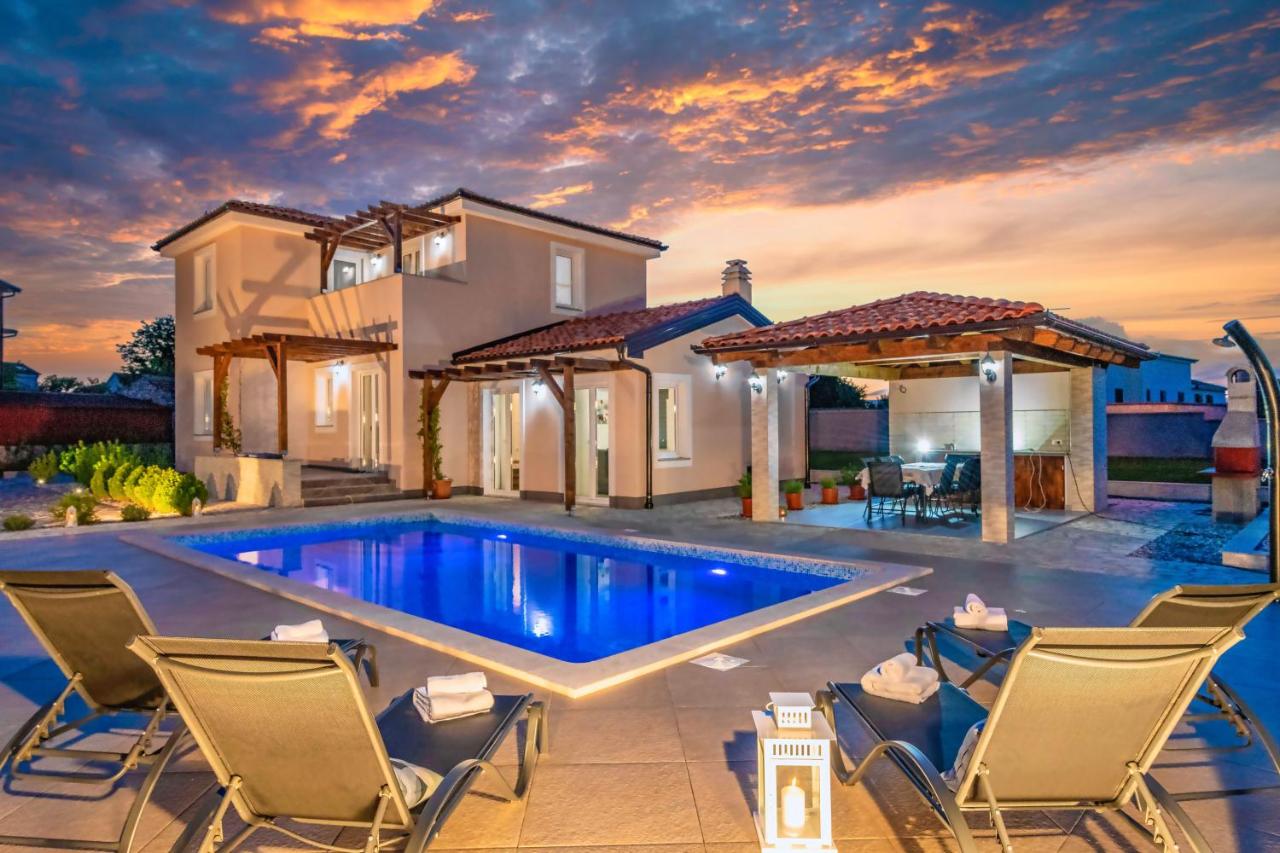 Villa Niko, your Ideal Summer Oasis near Poreč - B&B