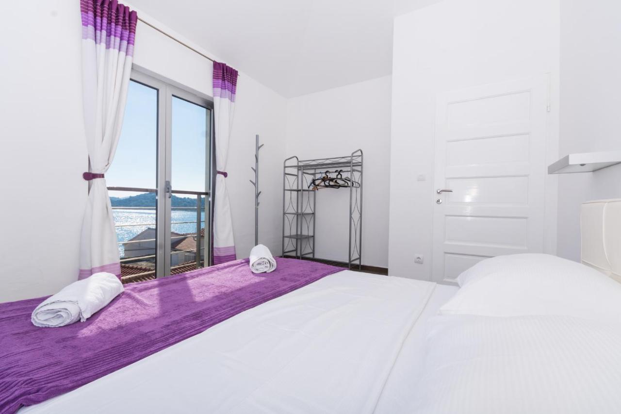 Appartamento con 2 Camere da Letto, Terrazza e Vista Mare