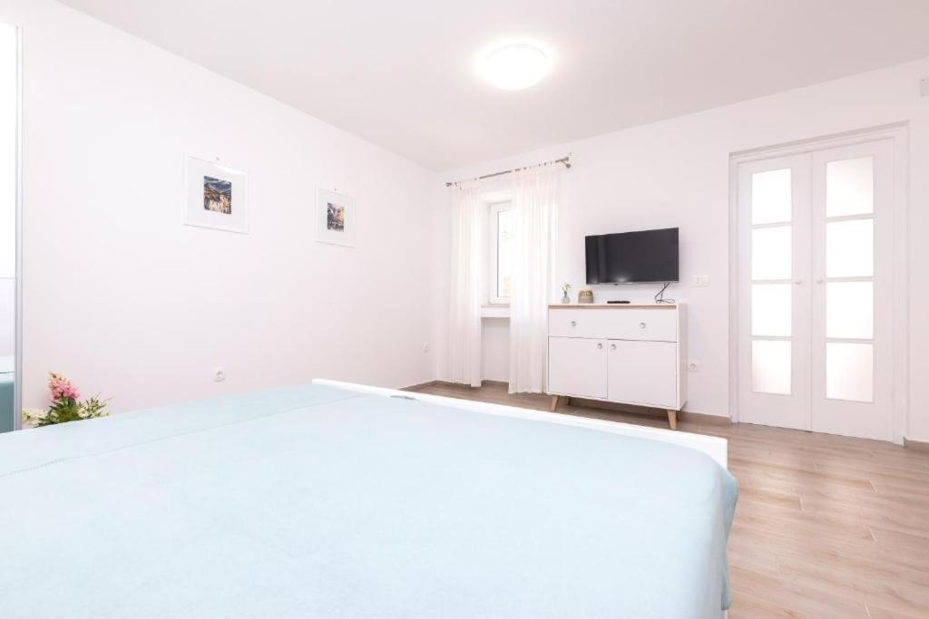 One-Bedroom Apartment with Terrace