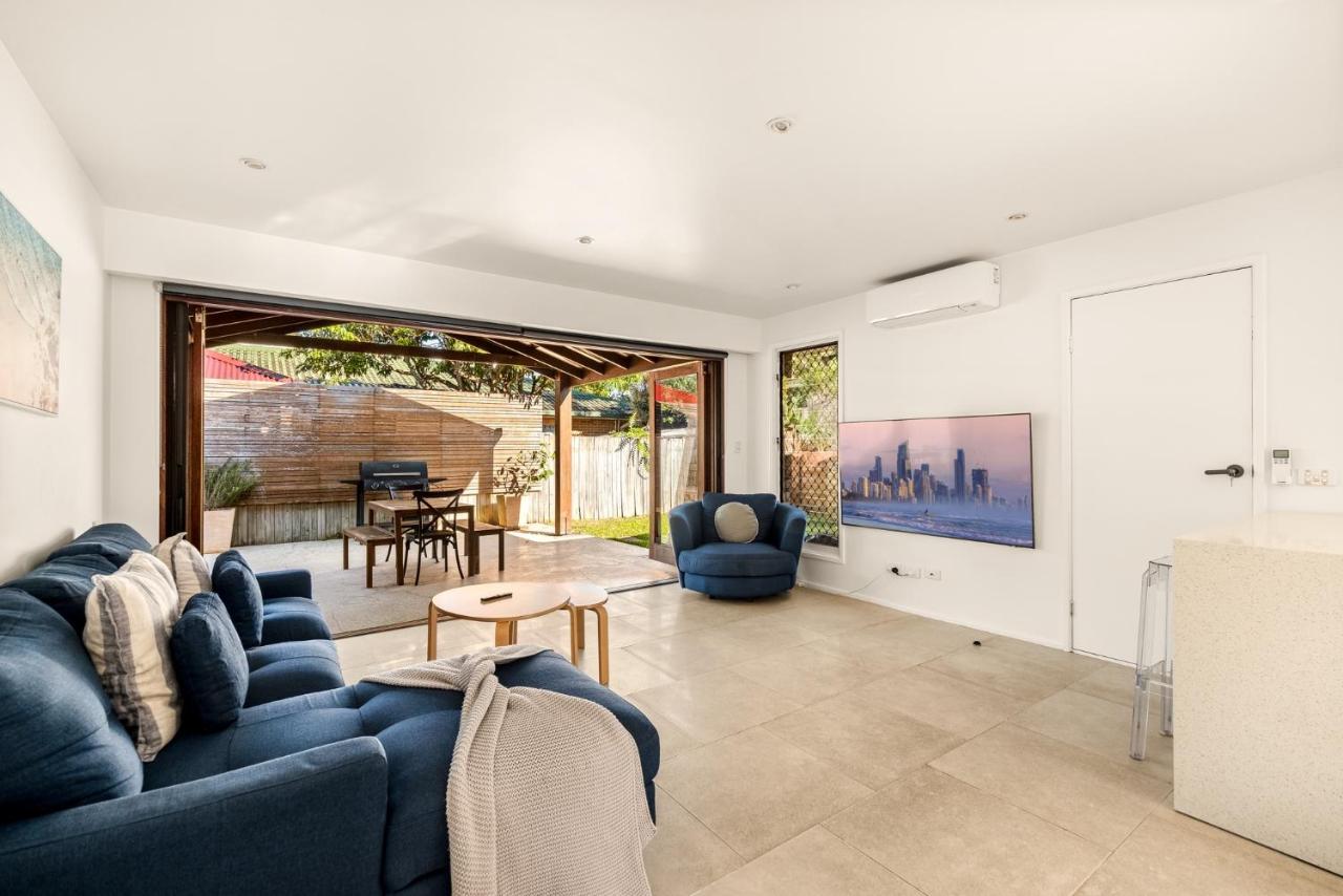 Steps from Sand: 2-Bed Beach Escape with Courtyard - B&B Gold Coast