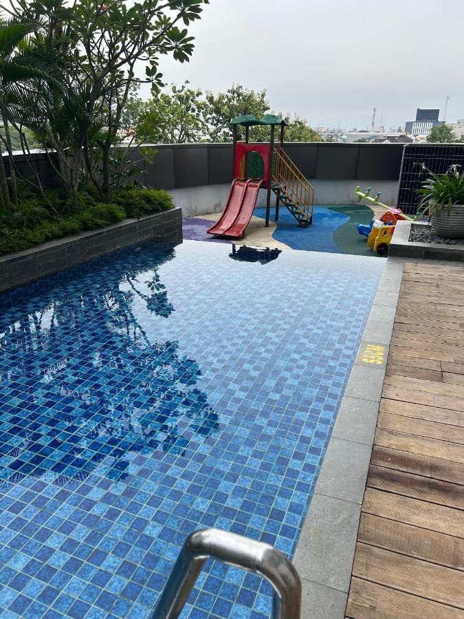 Podomoro Delipark Apartemen CozyCrowd Empire Tower 4BR 4 King queen bed Medan - 110m - B&B Medan