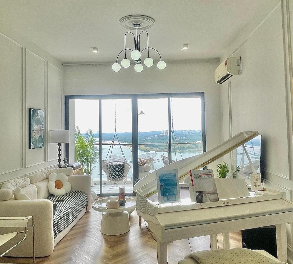 Johor Bahru Seaview Home for 8 Piano Danga Bay - B&B Johor Bahru