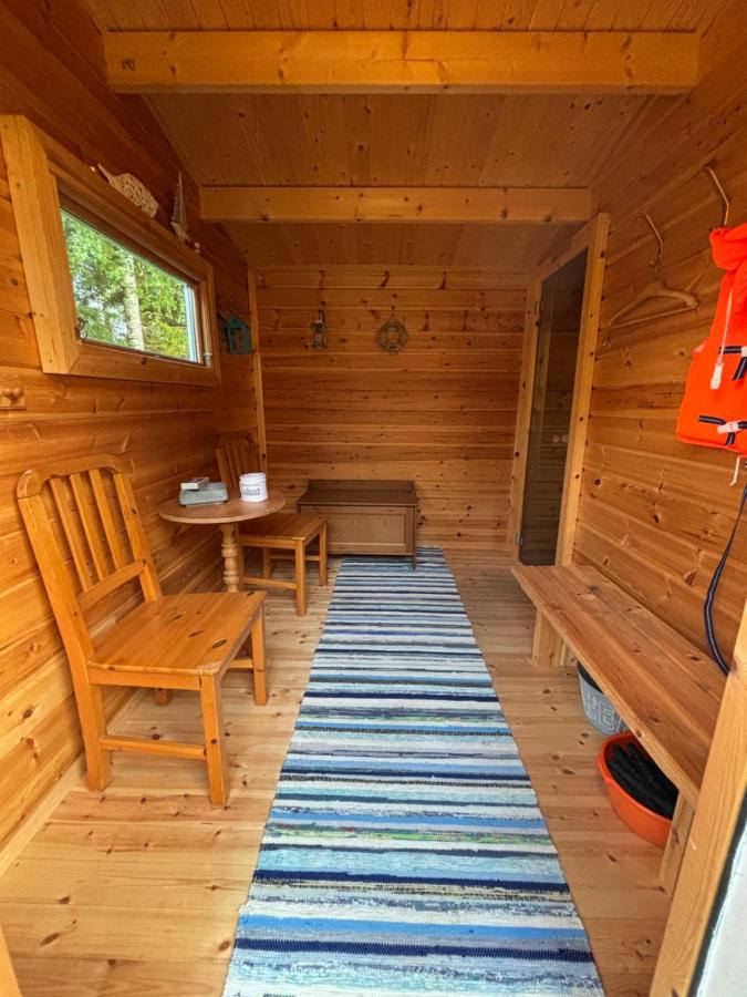 Stuga med egen strand - B&B Karlstad