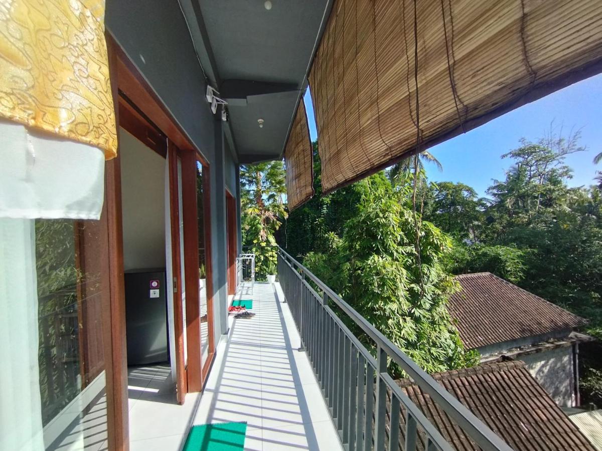 Meme Lan Bape Guest House - B&B