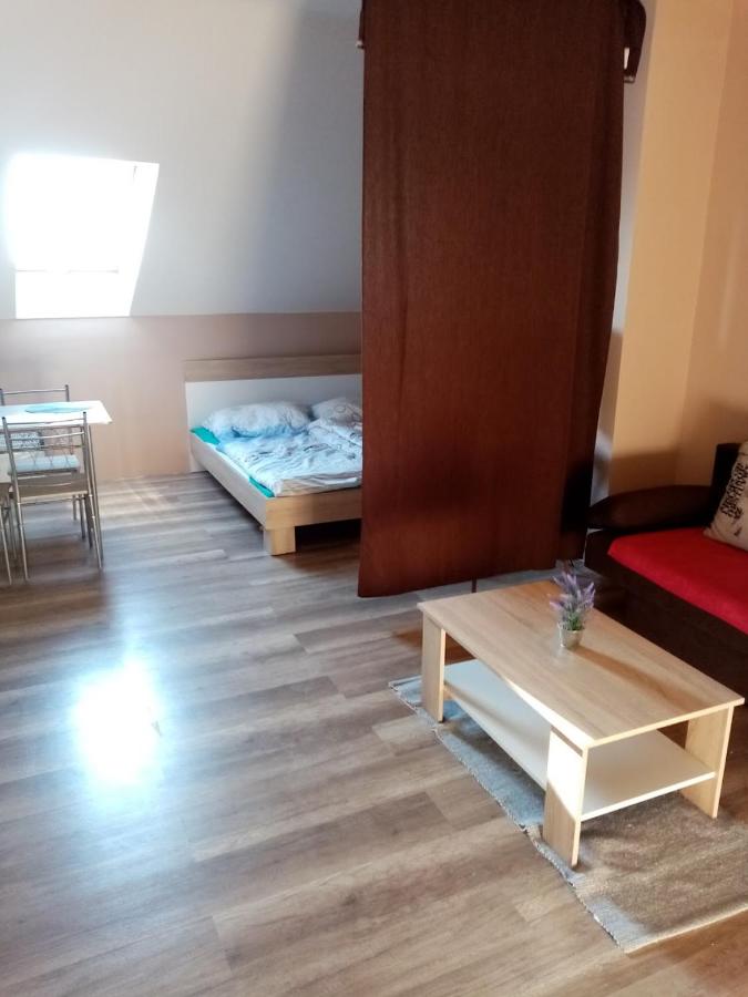 Apartmán Nicolass - Ferienwohnung Šakvice