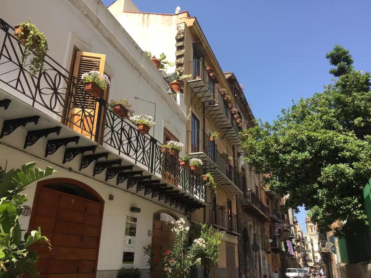 Historical Penthause Ballarò with view - B&B Palermo