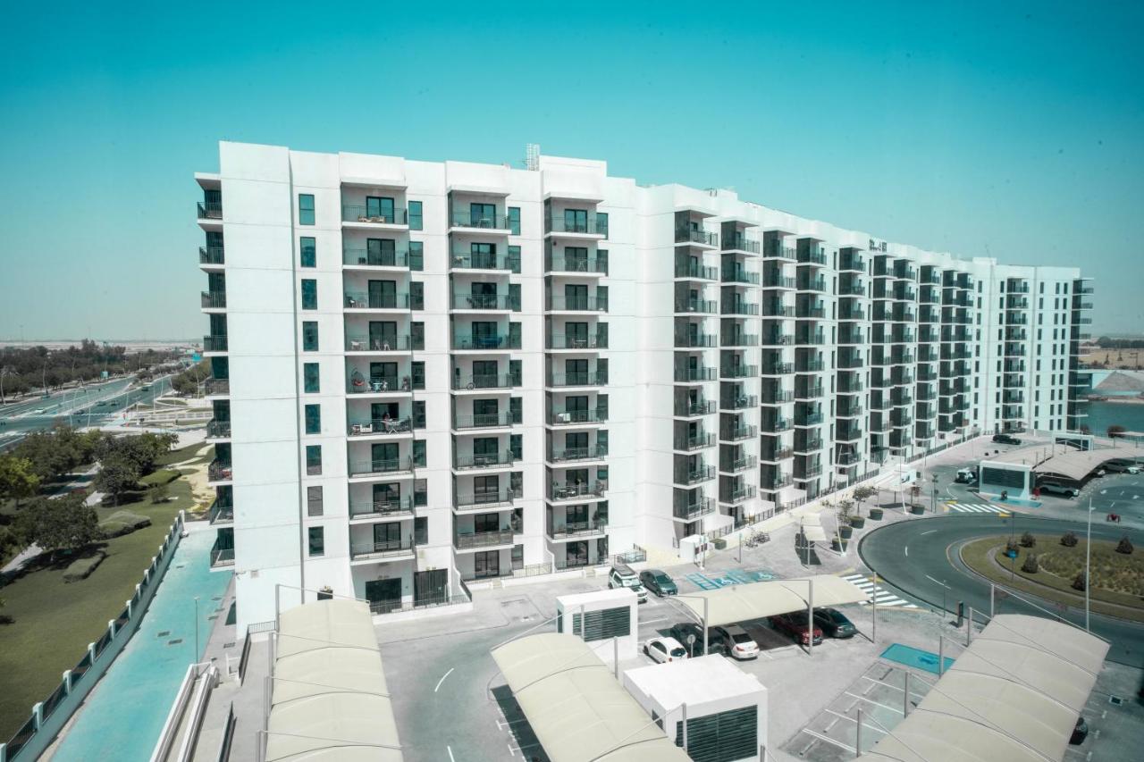 Yas Island 3BR plus Maid Pool, Gym, Near SeaWorld & Ferrari World - Bed and Breakfast Abu Dhabi