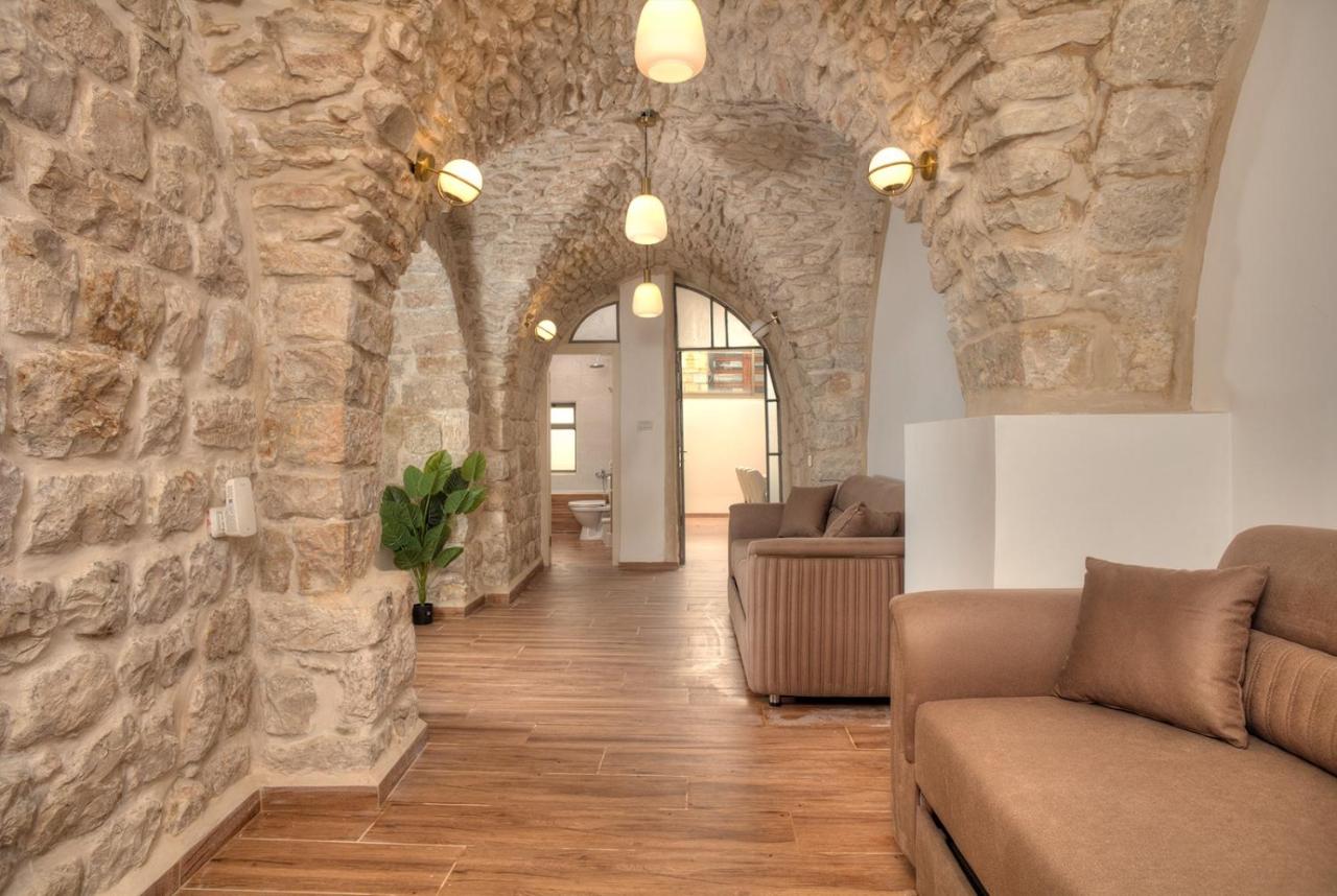 אבן חן - B&B