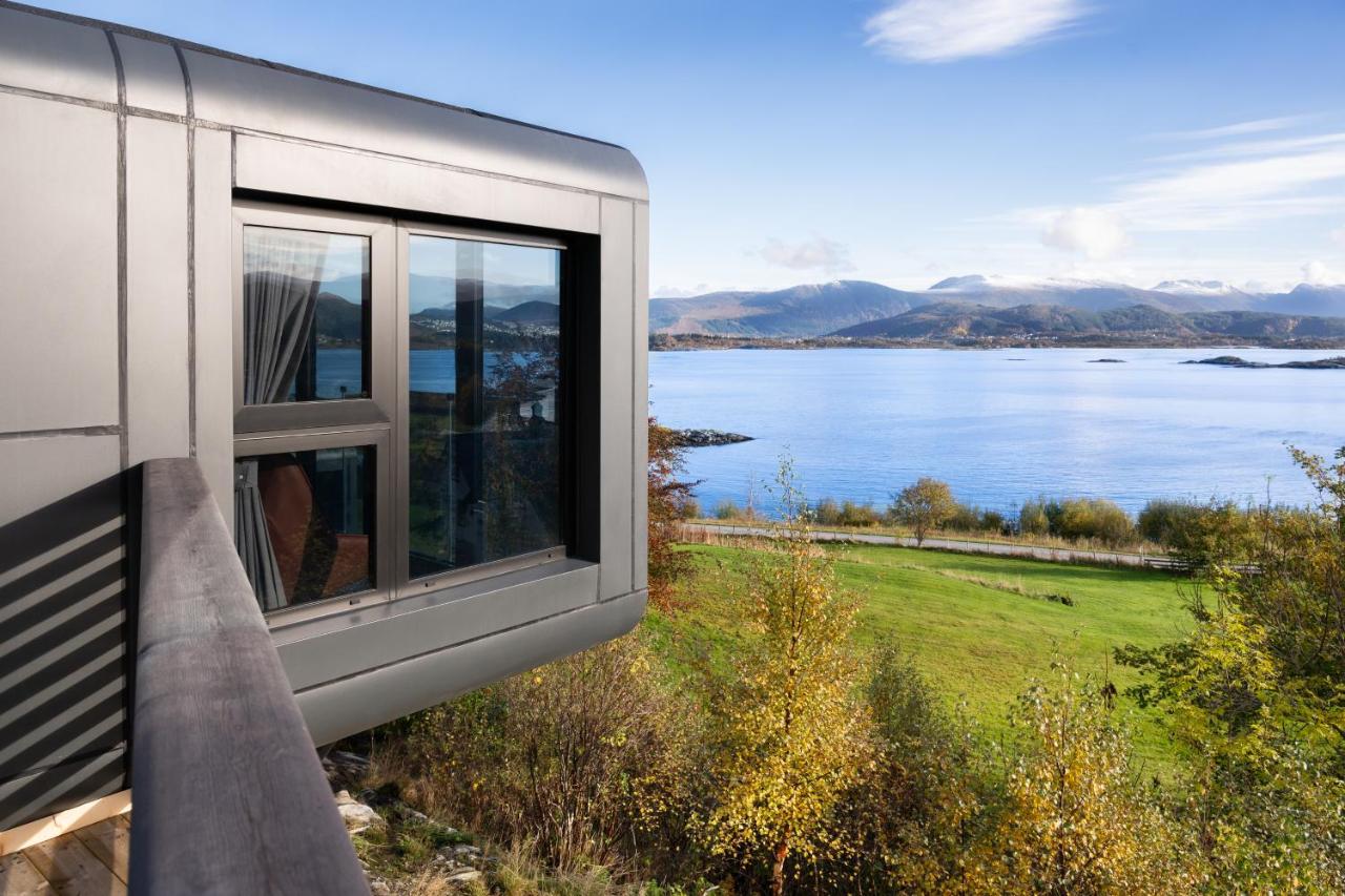 One-Bedroom Apartment with Sea View