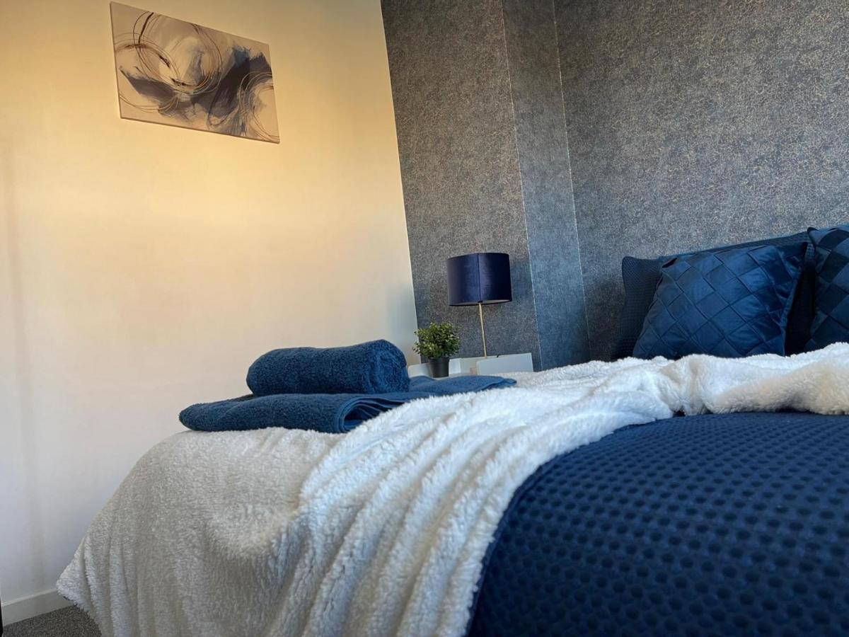 Lovely 3 Bedroom Home Heathrow Airport - B&B