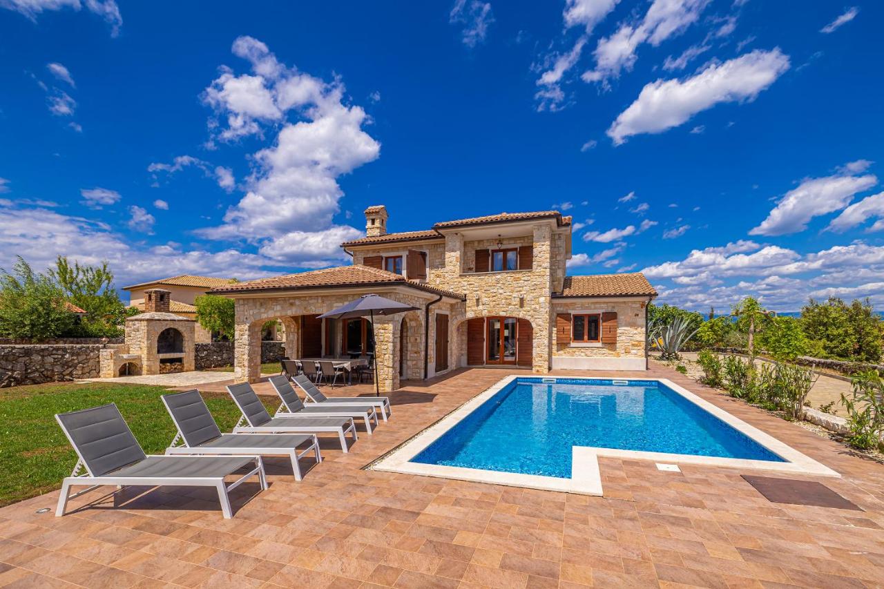 Holiday house CASA DI BRONZO with private pool - B&B Vrh