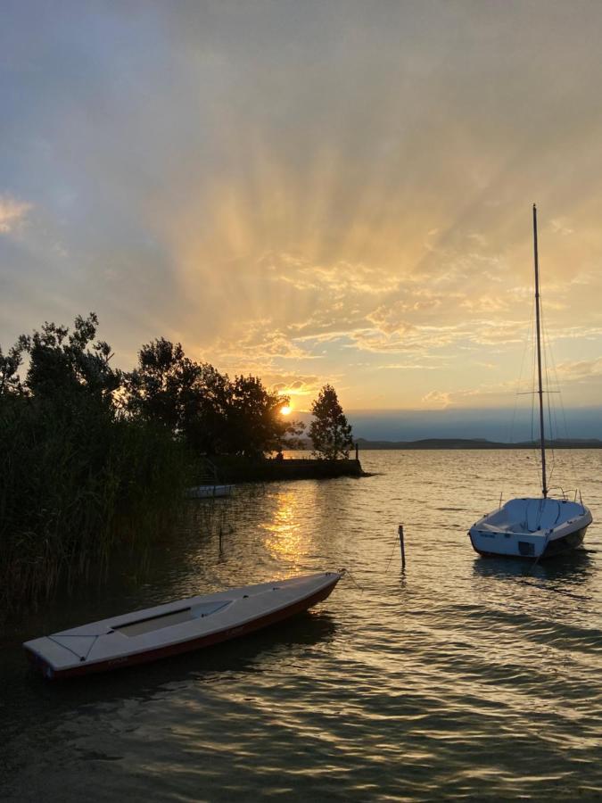 Öböl Apartman - B&B Balatonboglár