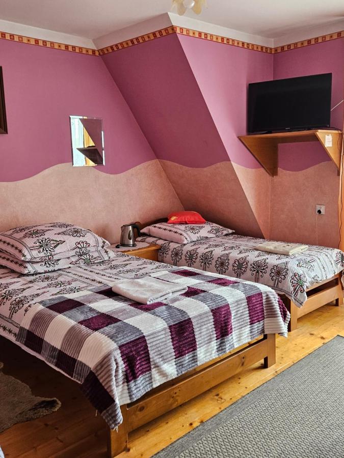 Dreibettzimmer mit eigenem externen Bad