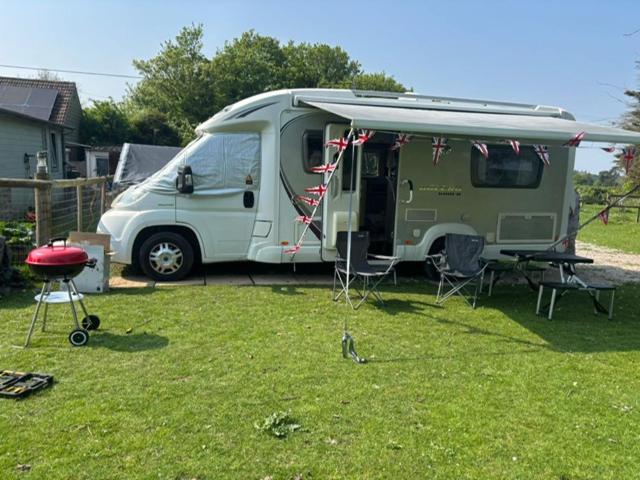 Izzie The Glampervan - B&B