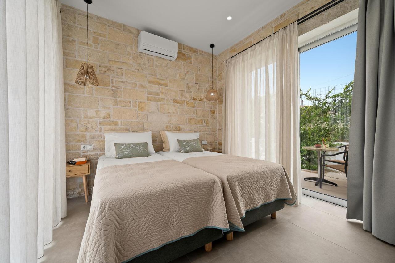 Avgi - B&B