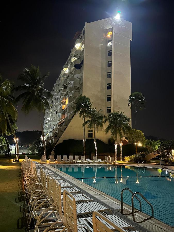 AJ's Regency Tanjung Tuan Beach Resort, Port Dickson, Malaysia - Seafront apartments - Chambres d'hôtes Port Dickson