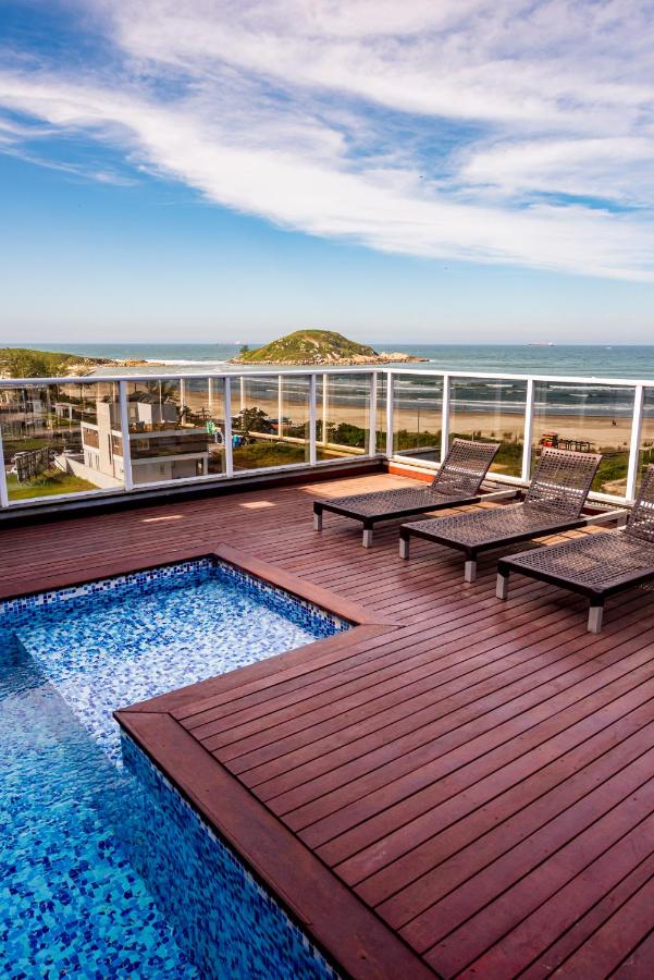 Apartamento de Frente para o Mar com Vista Incrível da Praia da Vila, Piscina e Varanda com Churrasqueira - B&B