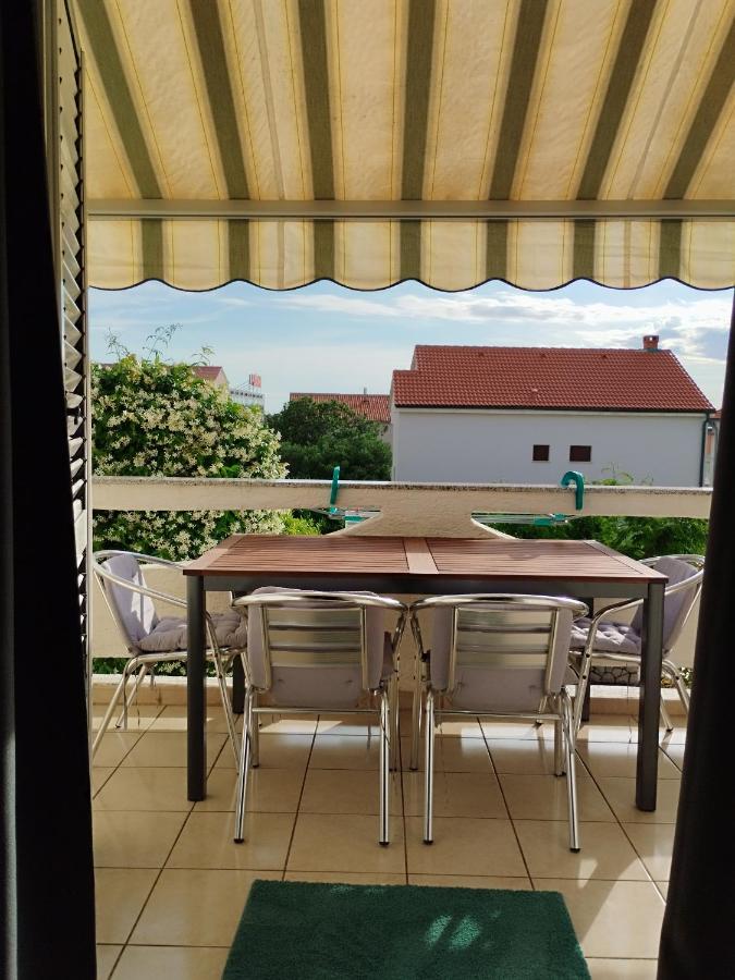 Walk to beach 2BR center, Zrce bus, parking - B&B Novalja