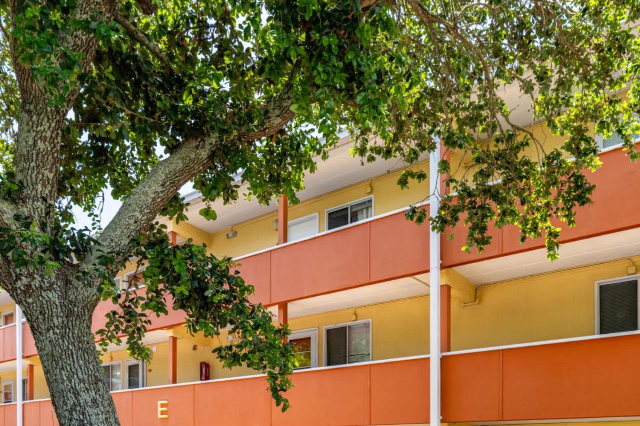 Calm Waterside Condo - Views, Pool & Family Fun - B&B Mary Esther