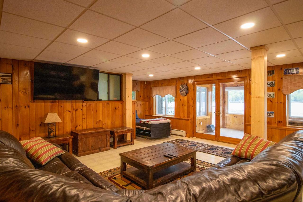 Lakefront Home w/ Seasonal Dock in Limerick! - Ferienwohnung Limerick