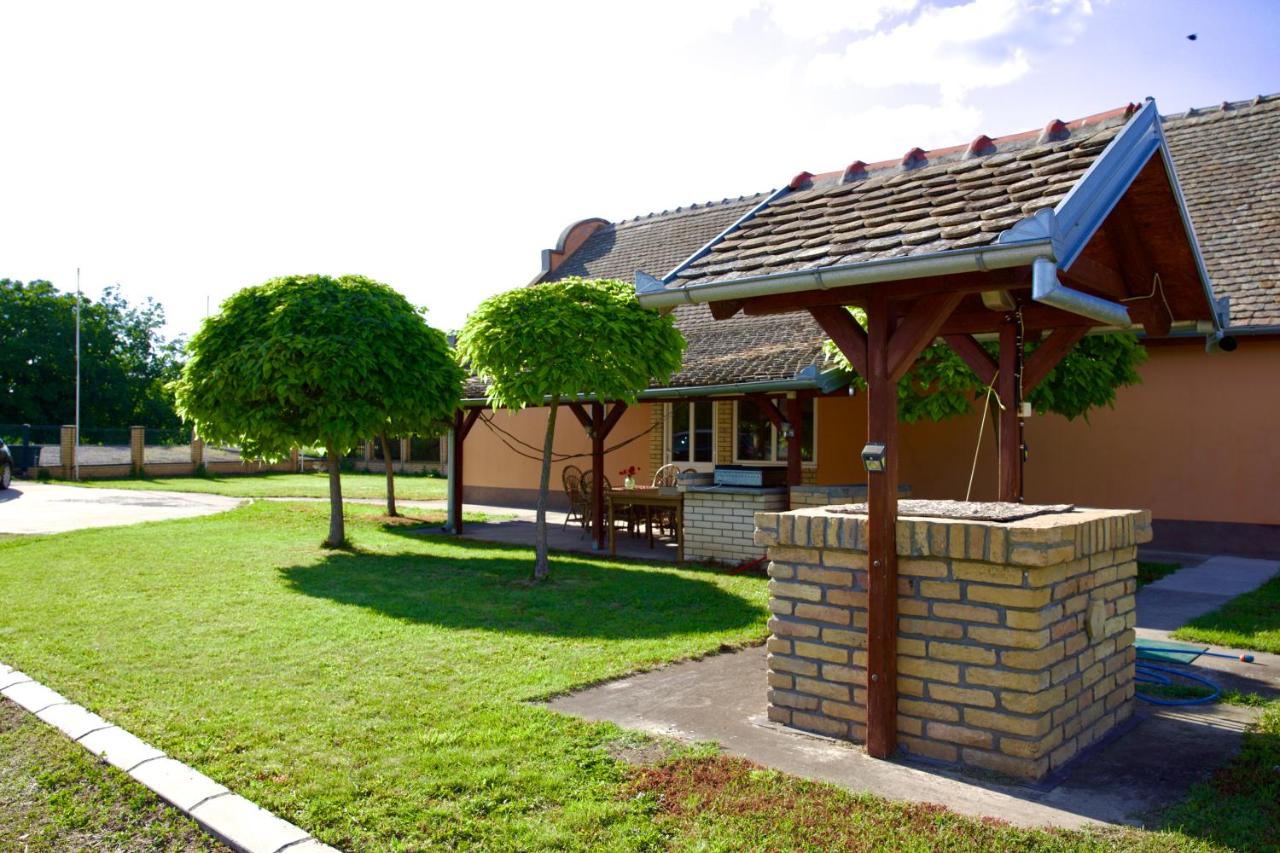 Apartman Rooster - Chambres d’hôtes Srbobran