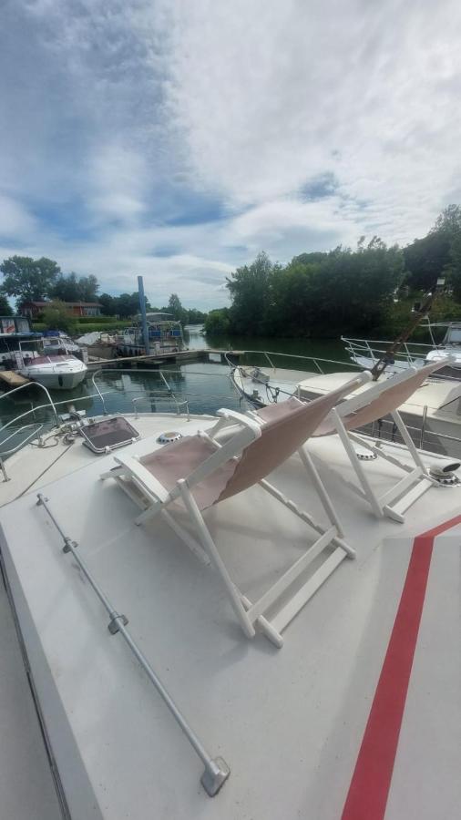 Escapade en Bateau avec terrasse spa option payante - Bed and Breakfast Seurre