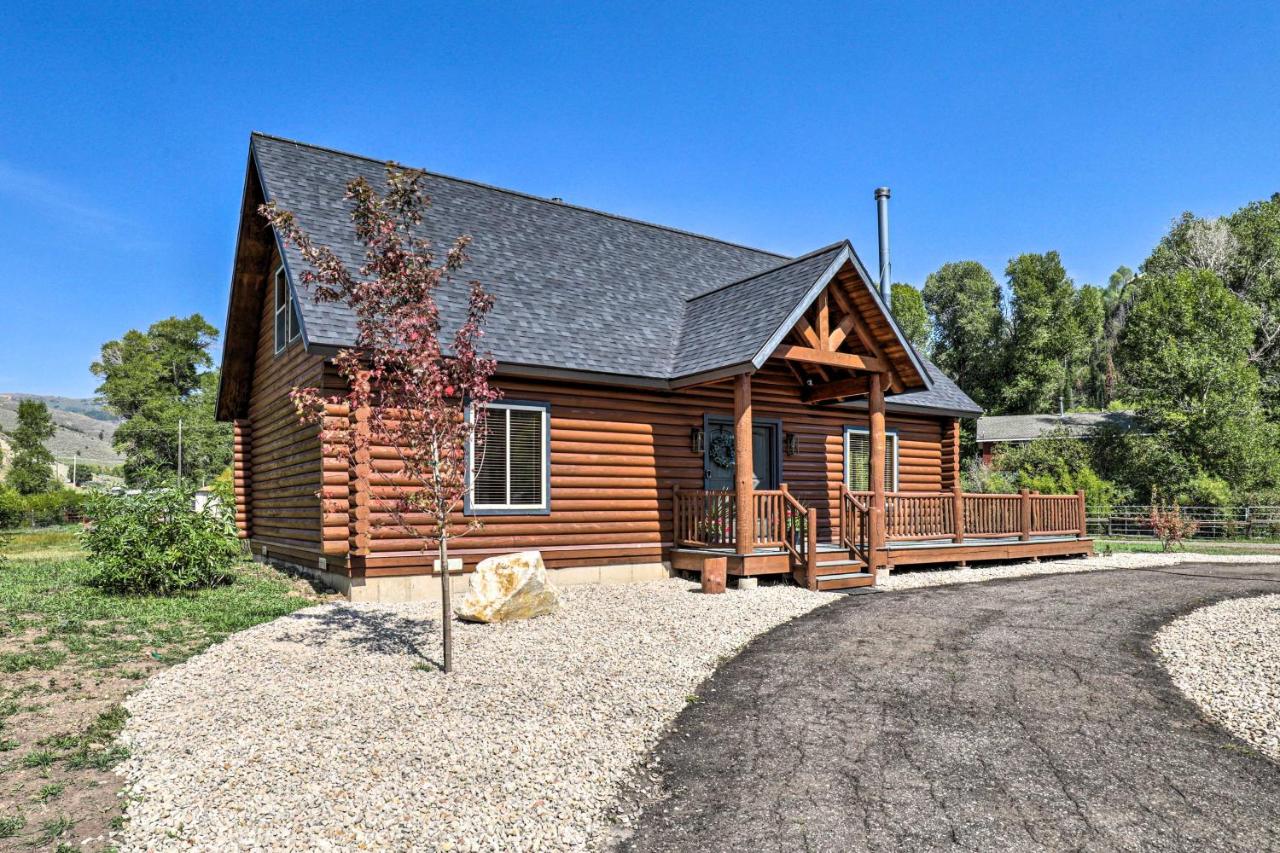 Beautiful Oakley Cabin with Private Hot Tub and Views! - B&B