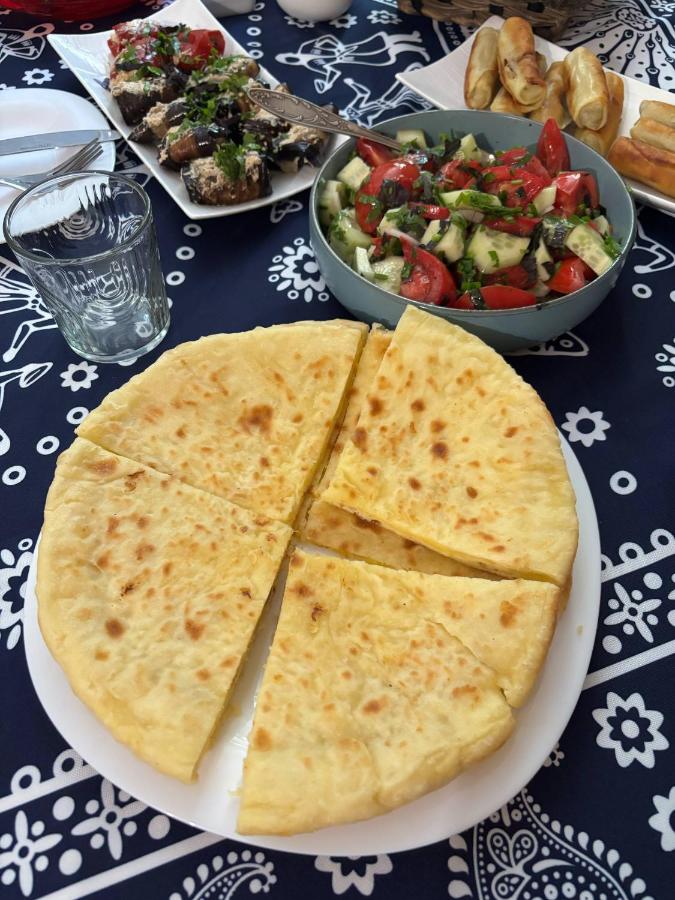 Hill Guesthouse - Wine Cellar, Fish Farm & Organic Cuisine - Chambres d’hôtes Keda