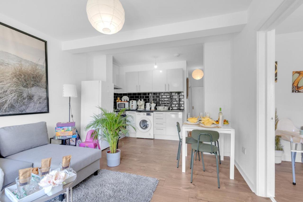Big 1-Bed flat - Private Garden, Free Parking & 10 min Northern Line, Flat 3 - B&B