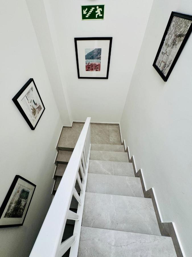 Stylish Boutique Turquoise Duplex Apartment with Outdoor - Large Double Bedroom - Very Central Near Valletta - Non Sharing Quiet Exclusive Property - Ferienwohnung Ħamrun