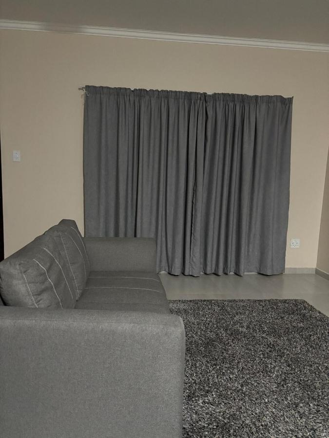 Self Catering 2 Bedroom Apartment - Ferienwohnung Matsapha
