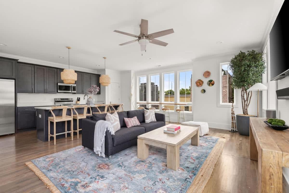 Secret Room Large Home 4BD Slp 16p 10min Broad - Bed and Breakfast Nashville