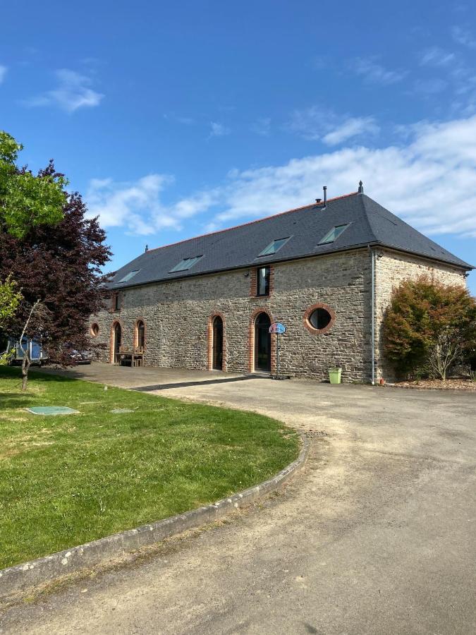 Gite 8-10 pers, 4 chambres, billard, jardin - B&B La Bouëxière