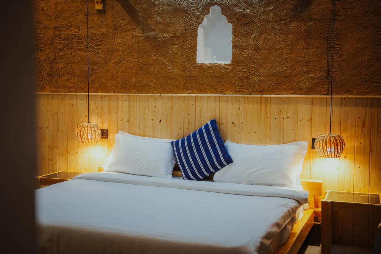 Deluxe Double Room (2 Adults + 1 Child)